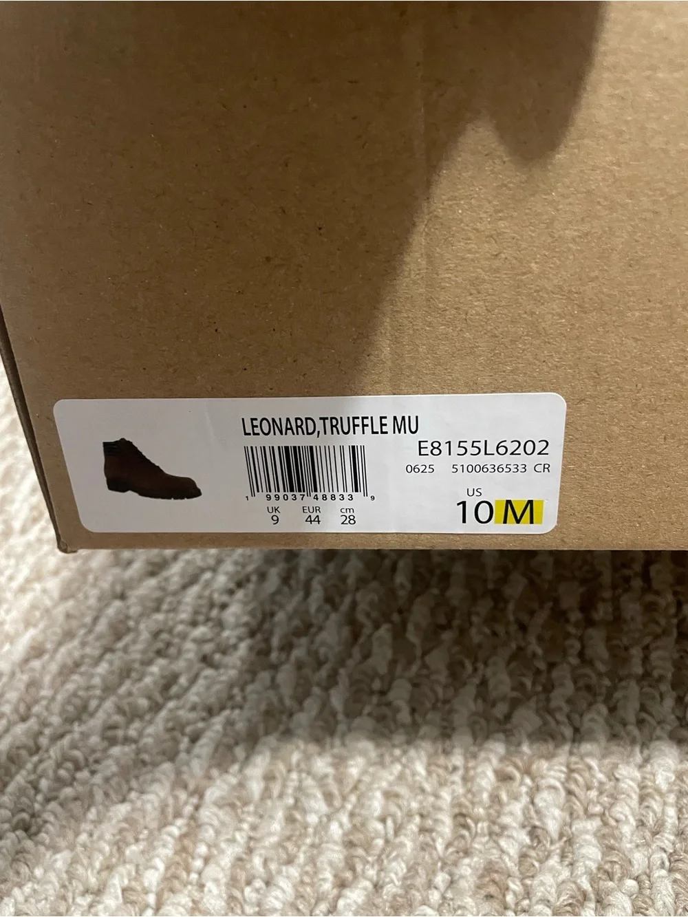 NWT VINCE Men's Leonard Lug-Sole Boots